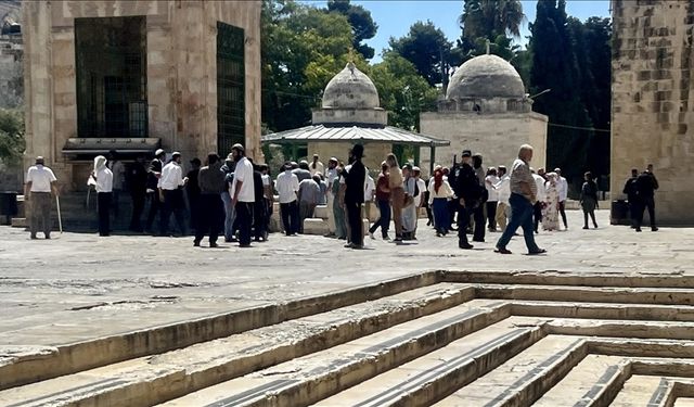 İşgalci gaspçılar "Roş Haşanah Bayramı" bahanesiyle Mescid-i Aksa'ya baskın düzenledi