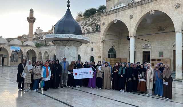 Şanlıurfa'da öğrenciler sabah namazında buluştu