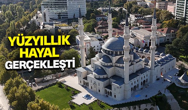 Arnavutluk Müslümanlarının yüzyıllık hayalini gerçekleşti