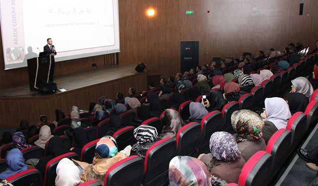 Prof. Dr. Cengil, huzurlu bir aile hayatının şartlarını açıkladı