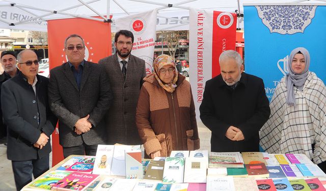 Müftülük "kadına umut" için stant açtı