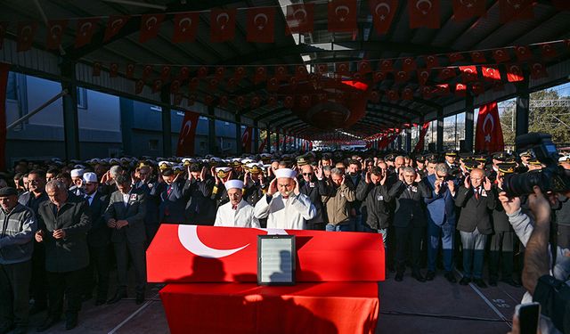 Eğitim sırasında şehit olan Deniz Teğmen Mustafa Kemal Öz için Adana'da tören düzenlendi