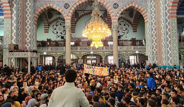 Eskişehir'de çocuklar camiye sığmadı