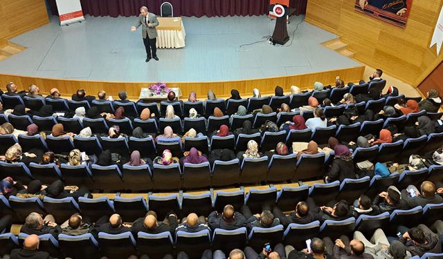 Gümüşhane’de "Ailede Çözüm Becerileri" konferansı