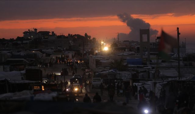 İşgalcilerin Gazze'nin güneyinde sığınmacıların kaldığı çadırı bombalaması sonucu 4 kişi şehit oldu