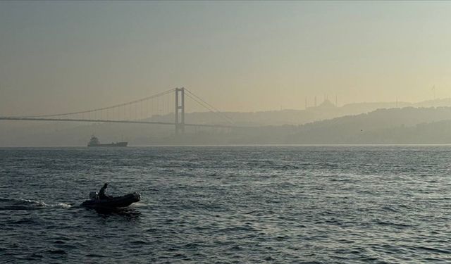 İstanbul Boğazı'nda trafik askıya alındı