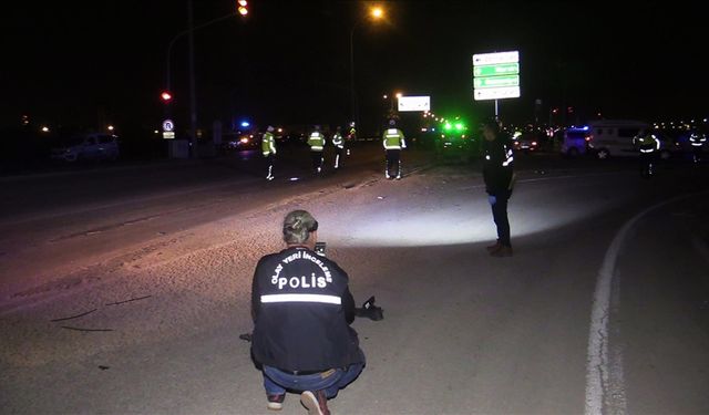 Adana'da uygulama noktasında otomobilin çarptığı polis şehit oldu