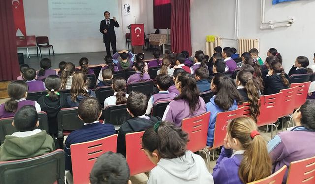 Hanak'ta "Muhabbet Vakti" konferansları ile Mevlana anıldı