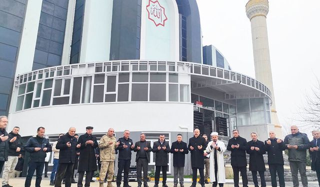 Batman Merkez Zehra Camii dualarla açıldı