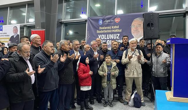 Çorum'da 357 umreci dualarla yolcu edildi