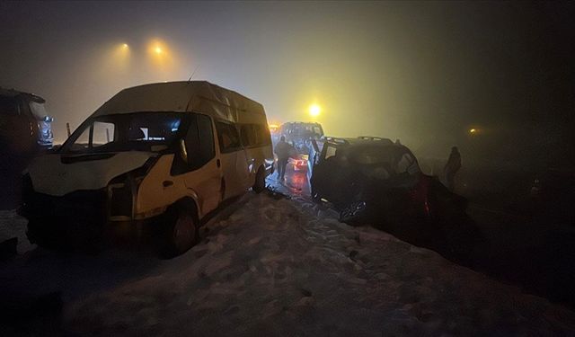 Bolu Dağı geçişindeki zincirleme trafik kazasında 6 kişi yaralandı