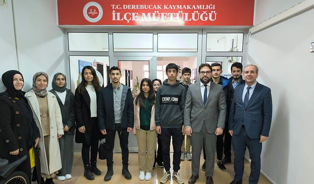 Derebucak'ta dereceye giren gençler ödüllendirildi