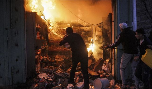 İşgalcilerin 424 gündür saldırılarını sürdürdüğü Gazze'de şehit sayısı 44 bin 502'ye yükseldi