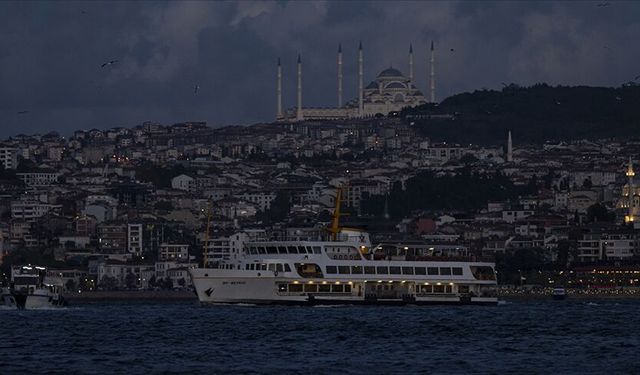 İstanbul'da vapur seferlerine hava muhalefeti engeli