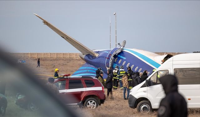 Kazakistan’da düşen uçaktan 32 kişi kurtuldu