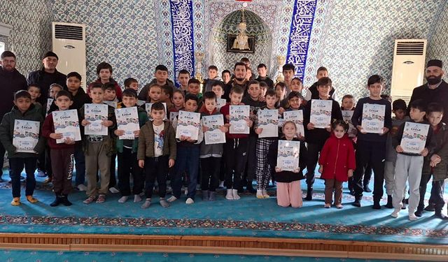 Şarköy’de çocuklara "Diyanet Çocuk Takvimi" hediye edildi