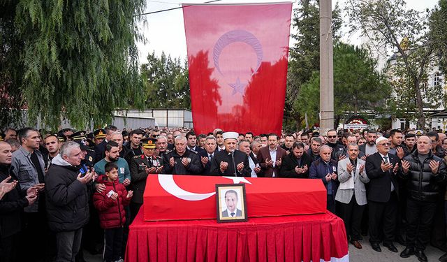 Şehit polis memuru Mehmet Tozun, İzmir'de son yolculuğuna uğurlandı