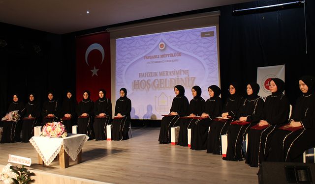 Tavşanlı'da hafızlar taç giydi