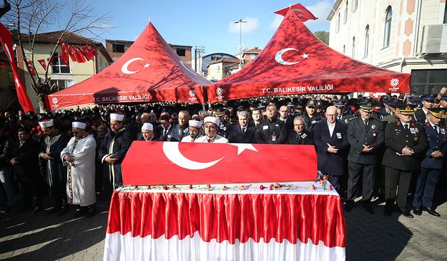 Eyüpsultan'da trafik kazasında şehit olan polis memuru Balıkesir'de son yolculuğuna uğurlandı