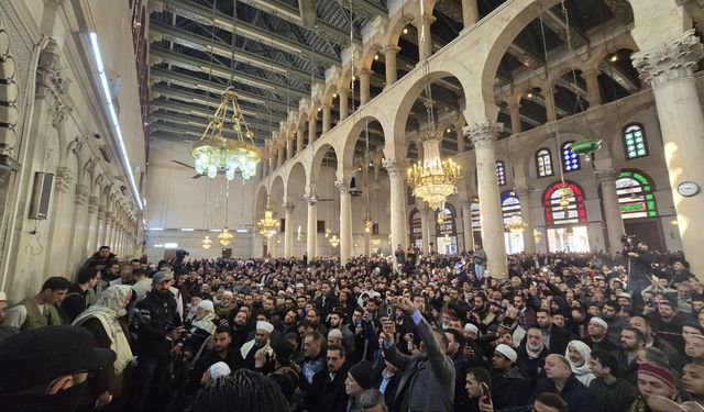 Şam'da Suriyeli alim El Rifai için Emevi Camii'nde cenaze töreni düzenlendi