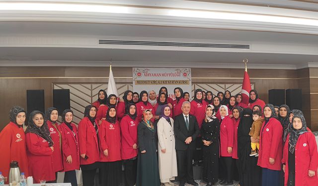 Adıyaman'da kadın kursiyerler Kur'an'a geçmenin sevincini yaşadı