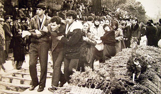 Azerbaycan'ın bağımsızlığına giden yol: "Kanlı Ocak"