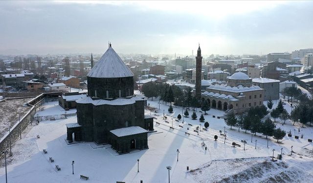 Doğu Anadolu'da 5 ilde kar yağışı kentleri yeniden beyaza bürüdü