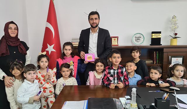 Antakyalı miniklerden camilere anlamlı bağış