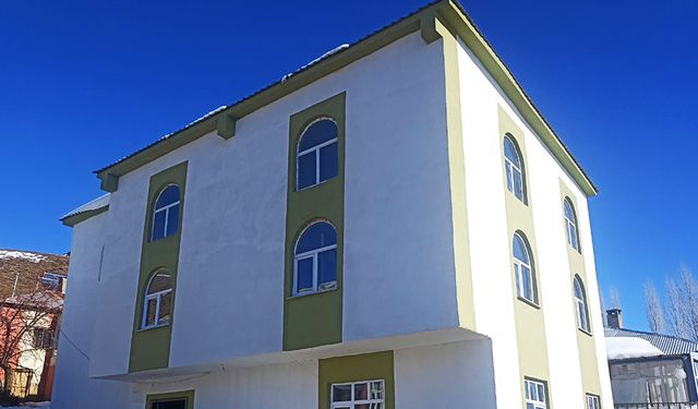 Hakkari Budaklı Camii ibadete hazır