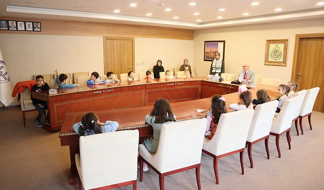 Minikler kumbaralarını Filistinliler için açtı