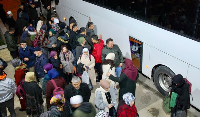 Karabük'te umreciler dualarla yola çıktı