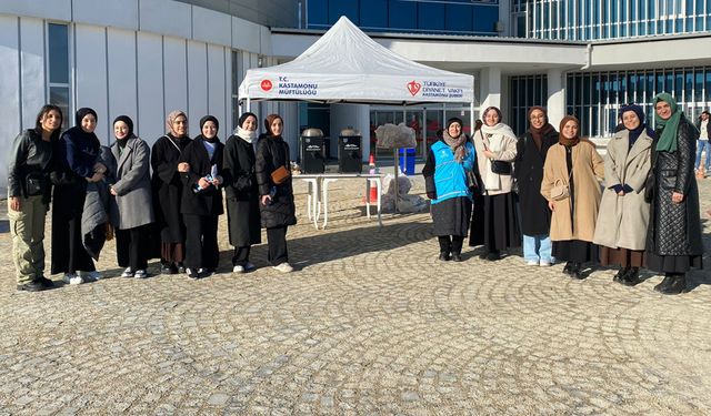 Kastamonu'da ikramlarla öğrencilerin içi ısındı