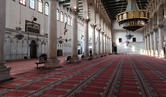 Şam'daki Emevi Camii'nin halılarını Türkiye yenileyecek