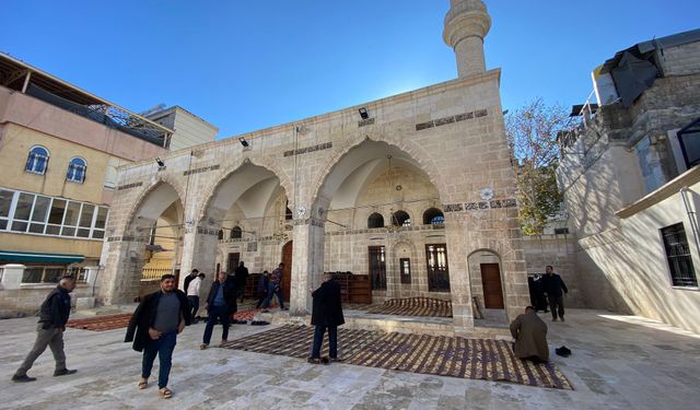 Tarihi Çarhoğlu Camii cemaatine kavuştu