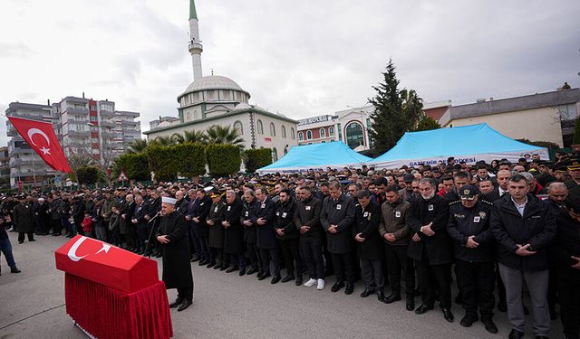 Şehit Uzman Çavuş Oktay, İzmir'de son yolculuğuna uğurlandı