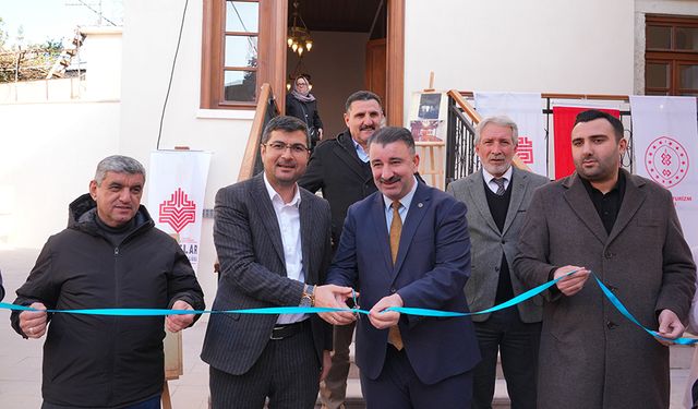 İzmir'deki tarihi cami onarımın ardından ibadete açıldı