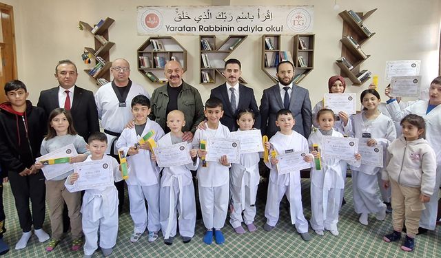 Diyanet Gençlik Merkezi'nde "Tekvando Kuşak Terfi Töreni" yapıldı
