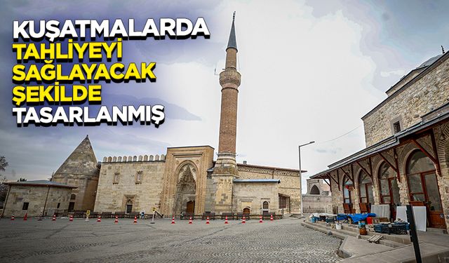 Eşrefoğlu Camii kuşatmalarda tahliyeyi sağlayacak şekilde tasarlanmış