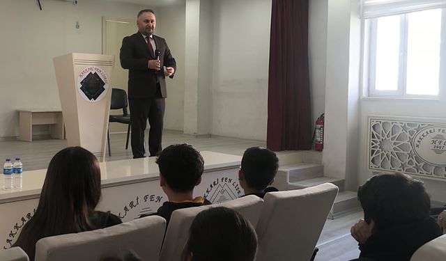 Müftü Okuş, Fen Lisesi öğrencileriyle buluştu