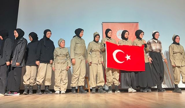 Hatay'da imam hatipliler tiyatroda hünerlerini sergiledi