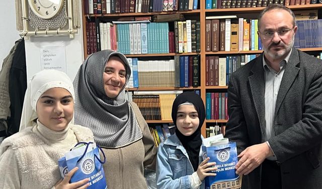 Hikaye yarışmasında dereceye giren öğrenciler ödüllendirildi