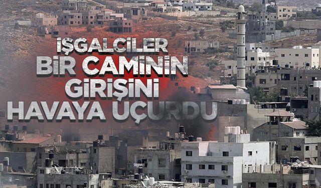 İşgalciler, Batı Şeria'da bir caminin girişini havaya uçurdu