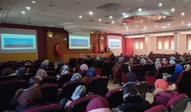 Isparta'da Kur'an kursu öğreticilerine seminer düzenlendi