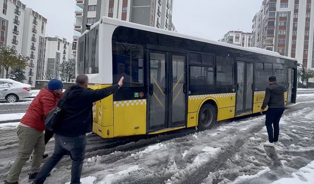 İstanbul'da kar yağışı dolayısıyla yarın okullar tatil edildi