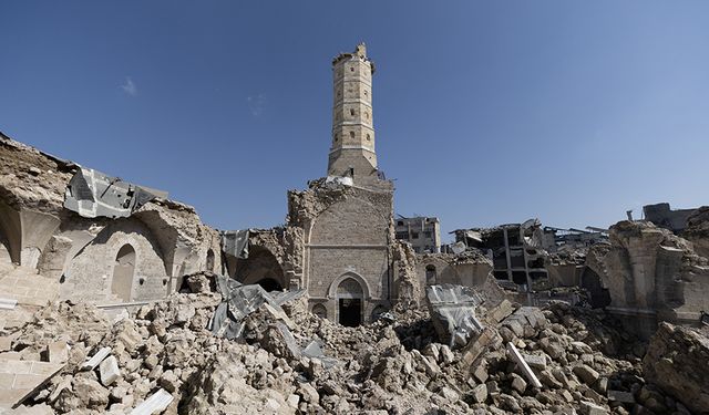 İşgalci saldırıları, Gazze'de yaklaşık 1400 yıllık Büyük Ömeri Camiini 'yıkıntıya' çevirdi