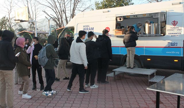 TDV'den öğrencilere sıcak ikram