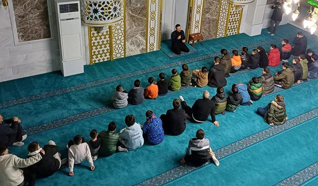 Sapanca'da gençler camide buluştu