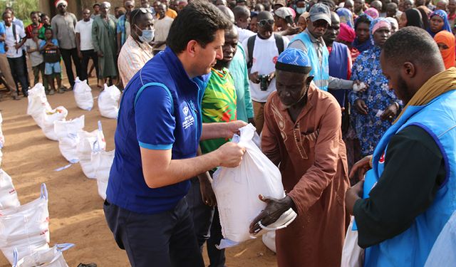 Türkiye Diyanet Vakfı, Mali'de 5 bin gıda kolisi dağıttı