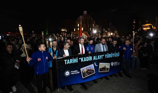 İstanbul'da mehteran takımı eşliğinde "Kadir Alayı" töreni yapıldı