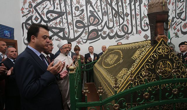 Tokat'ta Danişment Melik Ahmet Gazi Türbesi'nin puşidesi değiştirildi